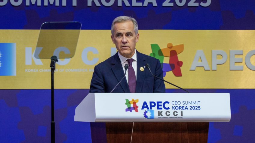 Premiê do Canadá pede desculpas a Trump por propaganda contra tarifas