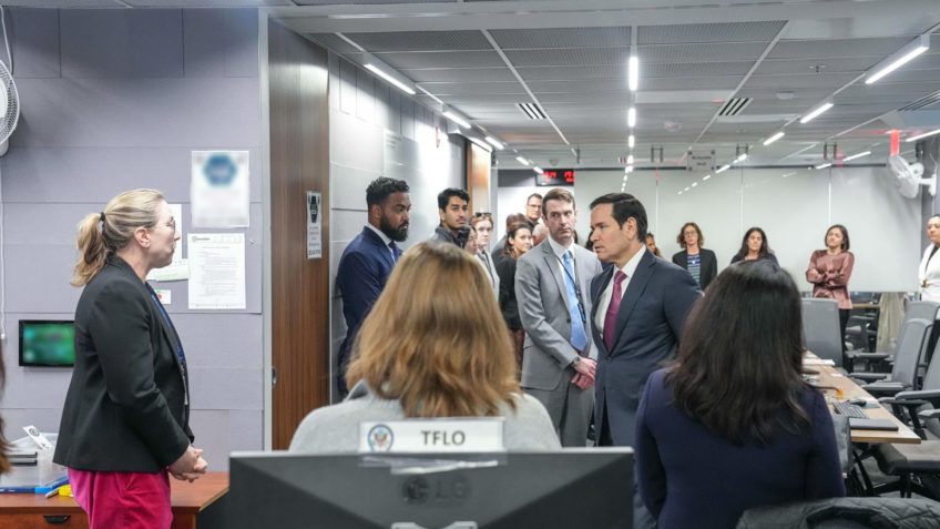 EUA oferecem ajuda a Cuba após passagem do furacão Melissa