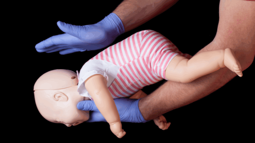 Engasgo em crianças: guia ensina pais e cuidadores a agirem com segurança