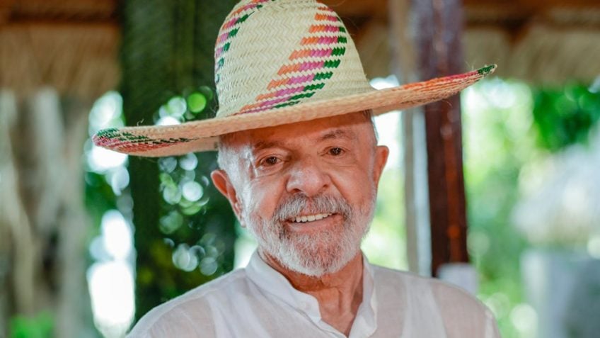 O brasileiro precisa conhecer a Amazônia, diz Lula ao navegar o rio Tapajós