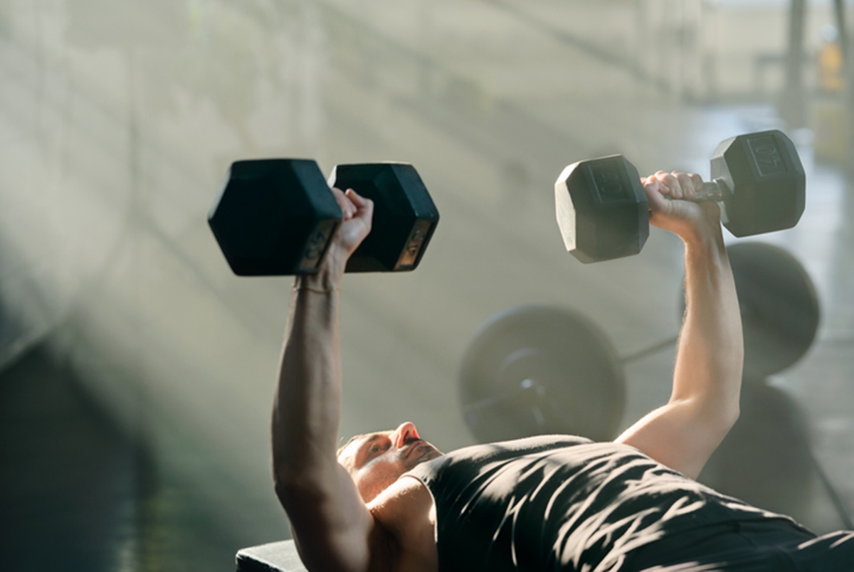 Como a creatina ajuda a otimizar os treinos sem efeitos colaterais