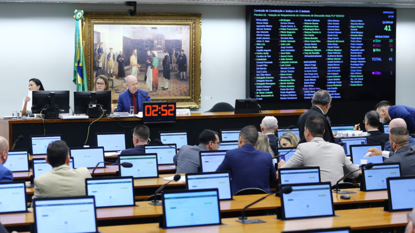 CCJ da Câmara vota na 3ª feira PL que define facção como "terrorista"