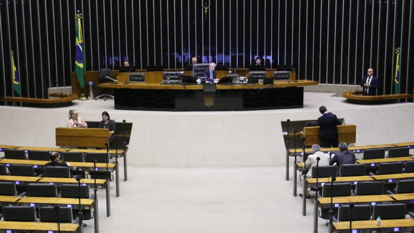 Câmara aprova PL que libera R$ 30 bi para as Forças Armadas