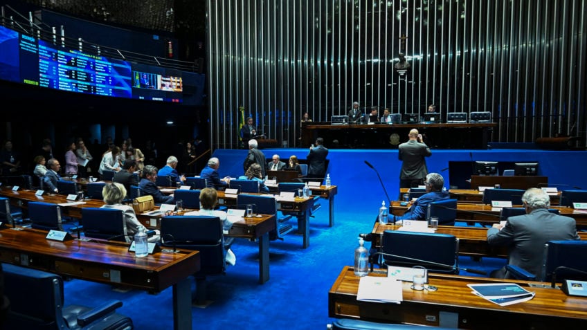 Senado vota isenção do IR e instala CPI do crime organizado
