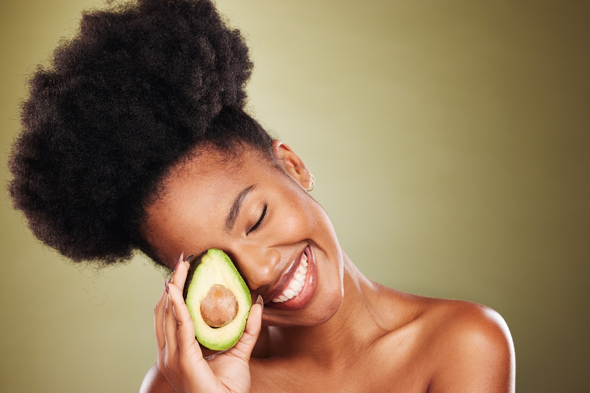 O que incluir na dieta e o que tirar para ter a pele bonita e saudável