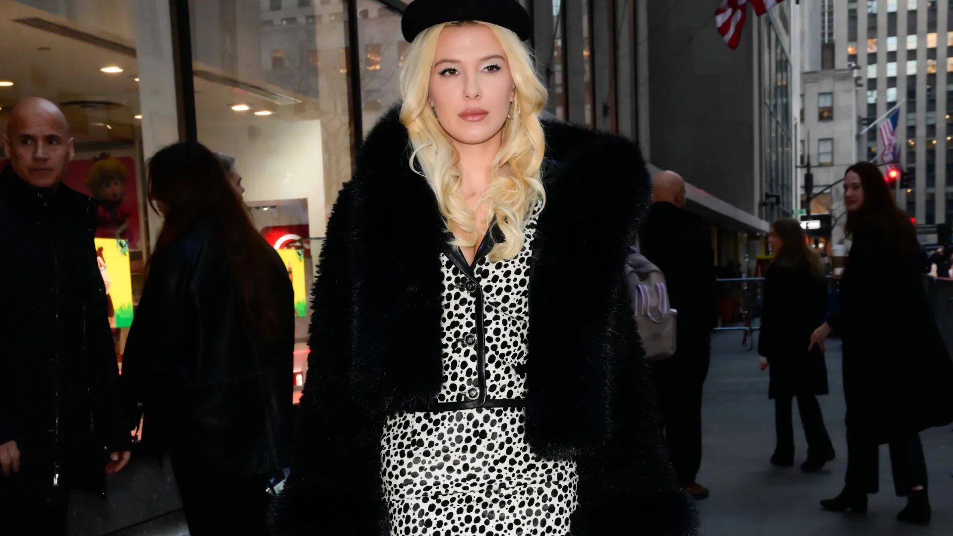 Millie Bobby Brown teria sido assediada por colega de 'Stranger Things', diz jornal