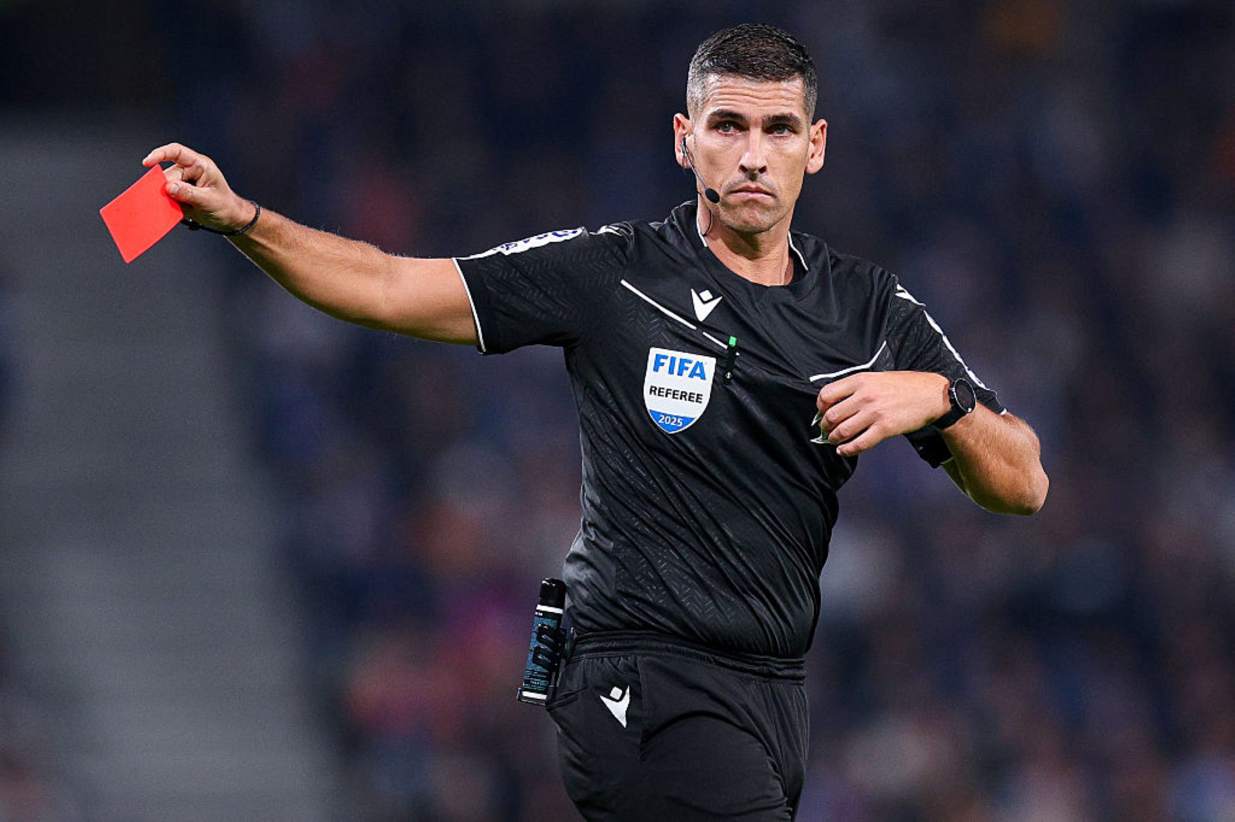 Árbitro denuncia Porto por tentativa de intimidação e pressão em jogo