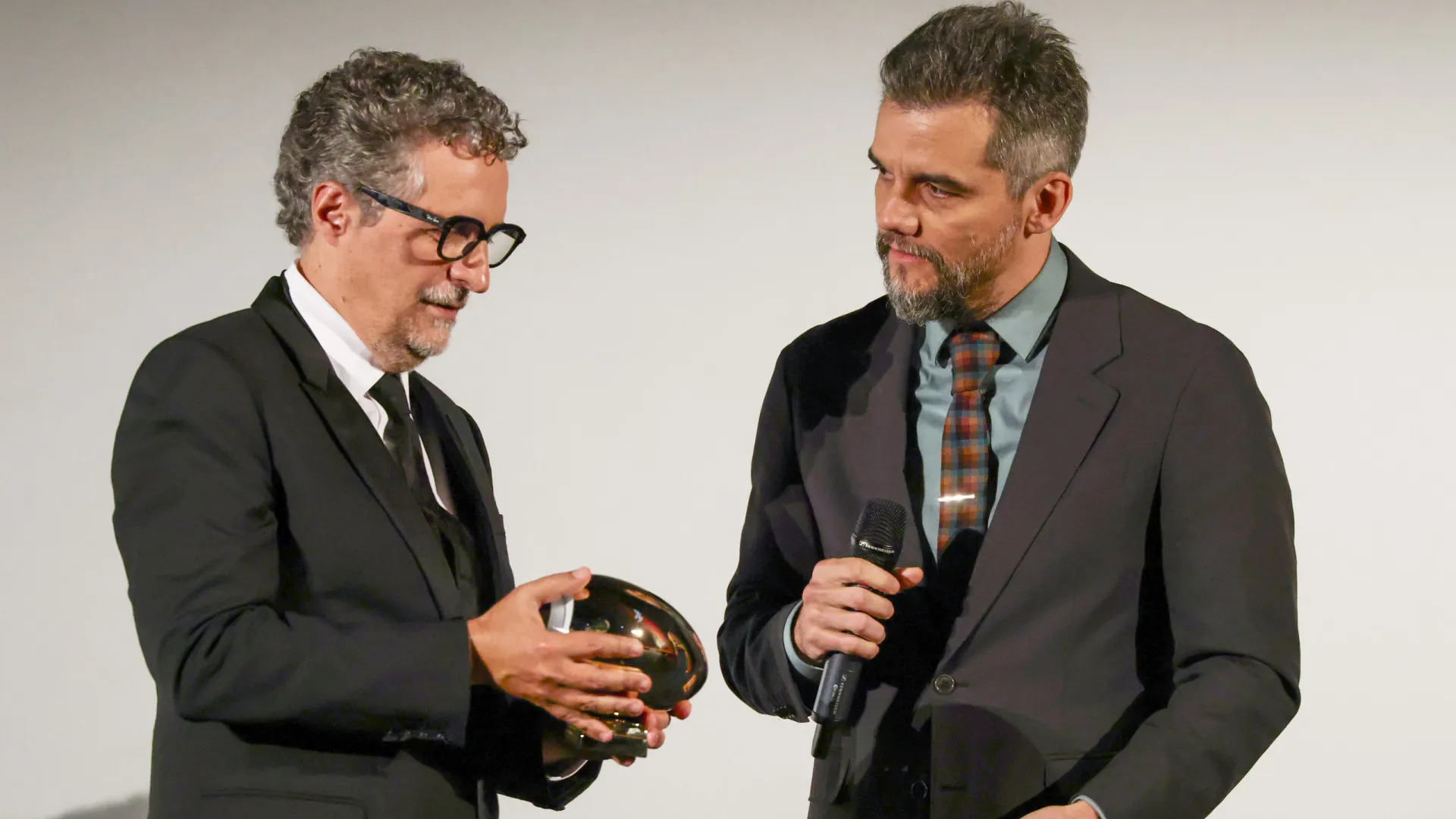 Kleber Mendonça Filho e Wagner Moura falam de 'O Agente Secreto'