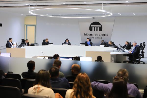 Plenário emite parecer favorável com ressalvas às contas de três municípios