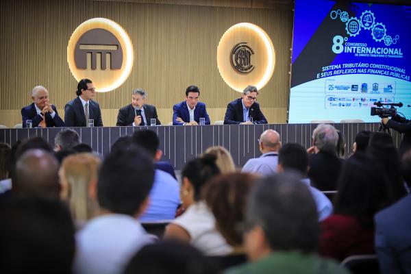 Especialistas debatem impactos da Reforma Tributária e gestão orçamentária em Congresso Internacional no TCE-MT