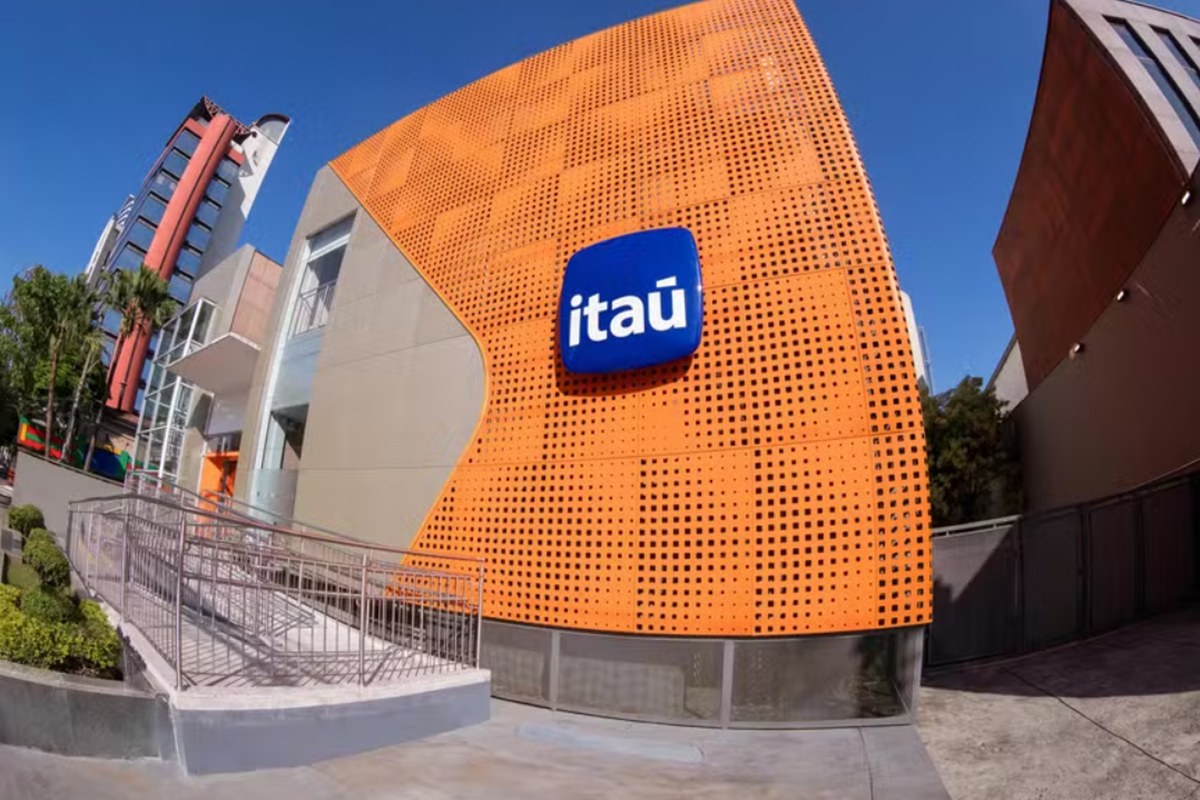 Em dia de divulgação de balanço, ação do Itaú bate recorde histórico