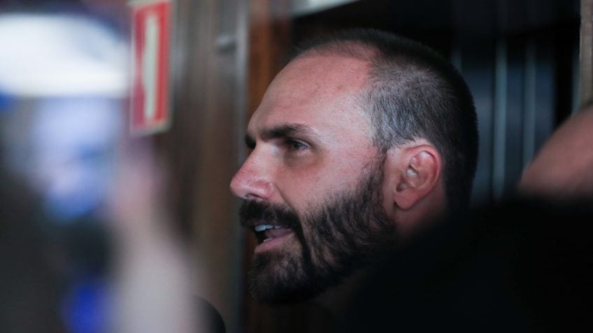 "Querem me tirar de 2026", diz Eduardo sobre acusação de coação