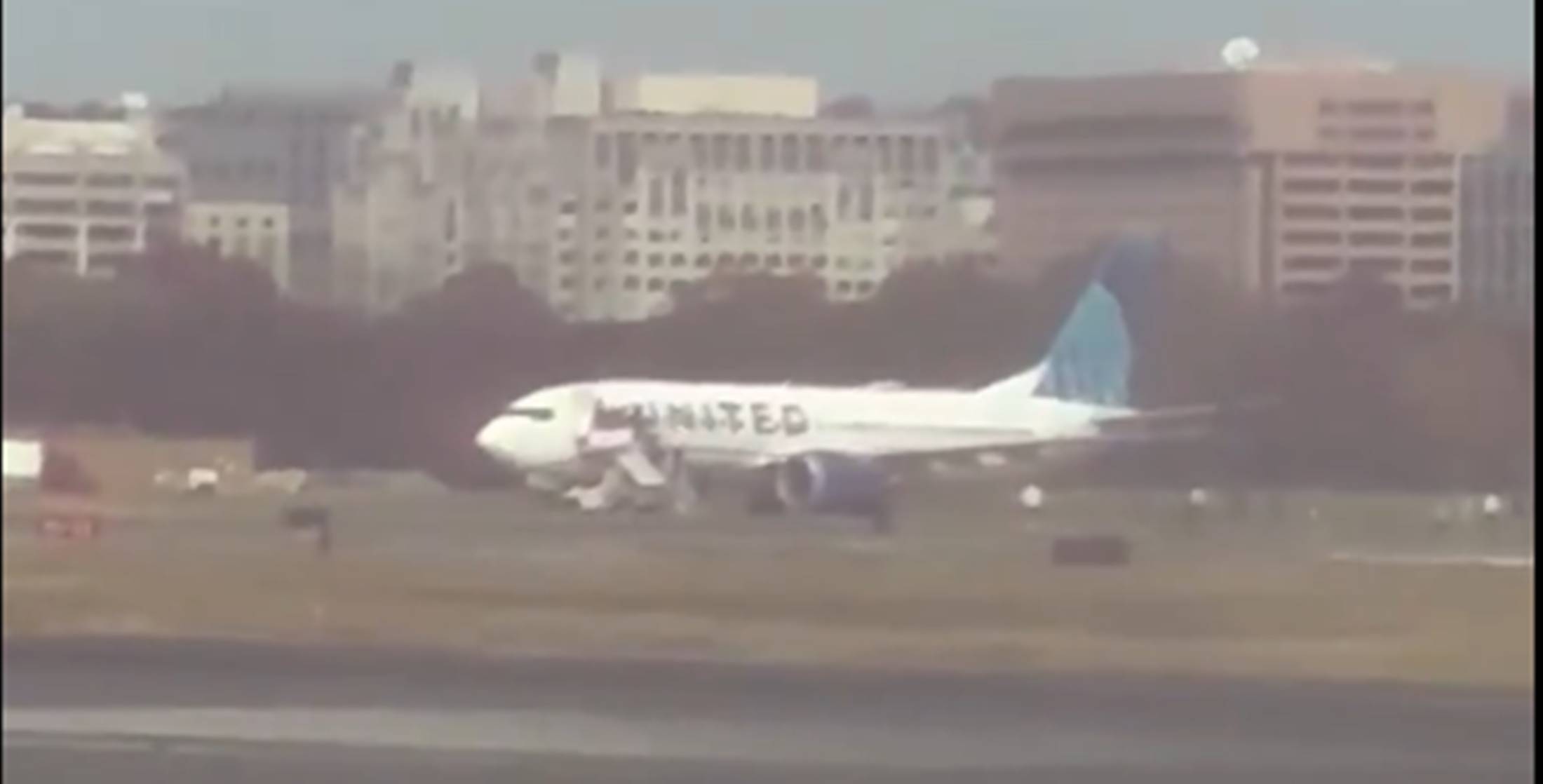 Ameaça de bomba suspende voos no aeroporto de Washington, nos EUA