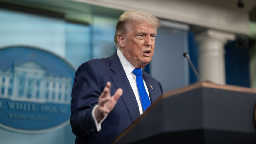 Trump não vai comparecer a audiência na Suprema Corte, diz Leavitt