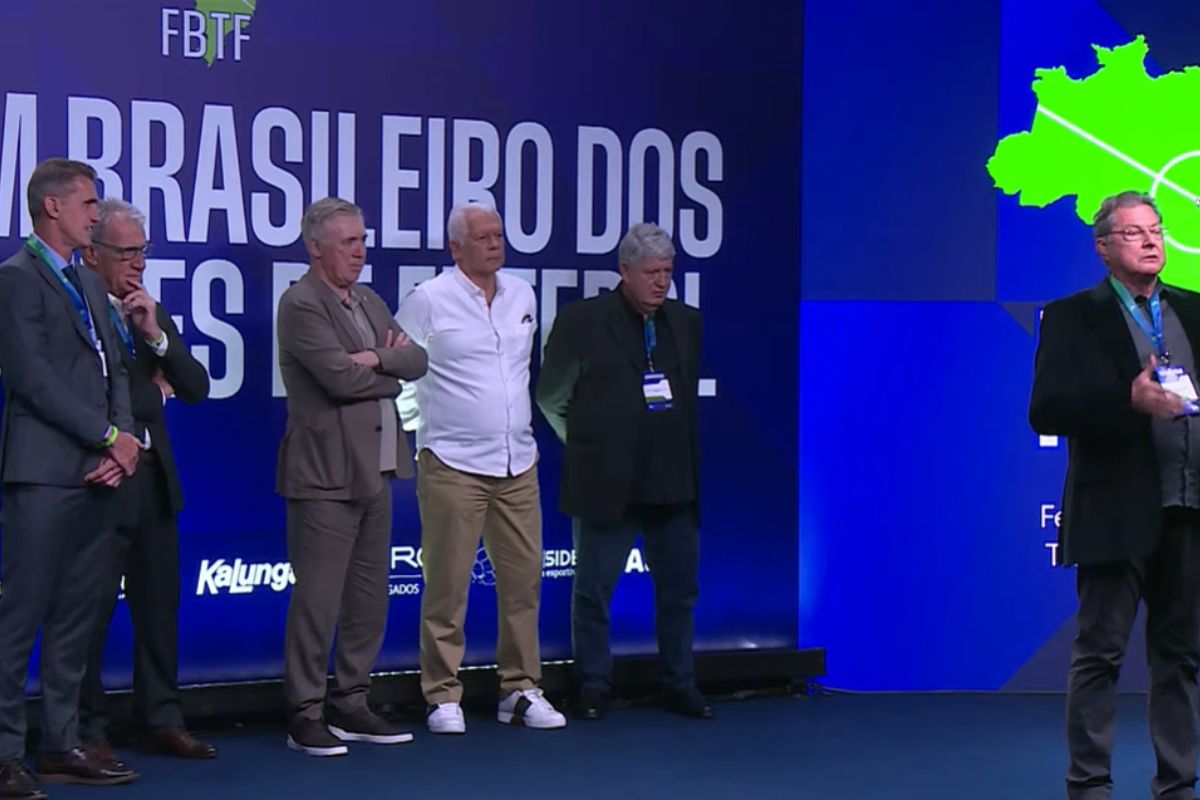 Vídeo: Leão critica técnicos estrangeiros ao lado de Carlo Ancelotti