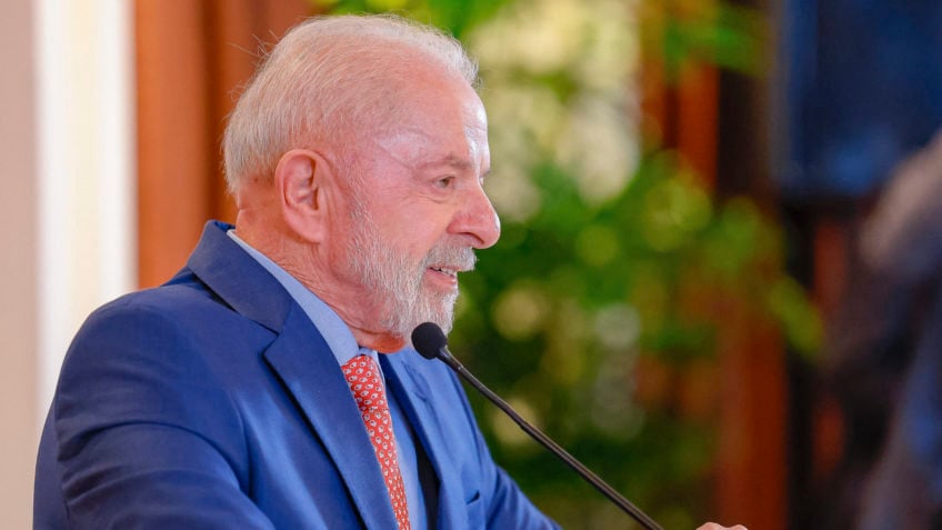 Trump devia comer maniçoba para “nunca mais ter mau humor", diz Lula