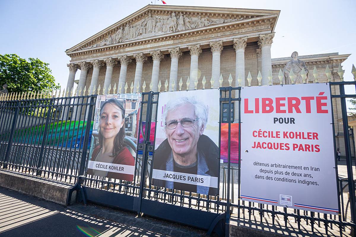 Macron anuncia libertação de casal francês preso no Irã desde 2022