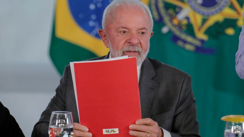 Lula vai à Colômbia discutir Venezuela antes da COP30