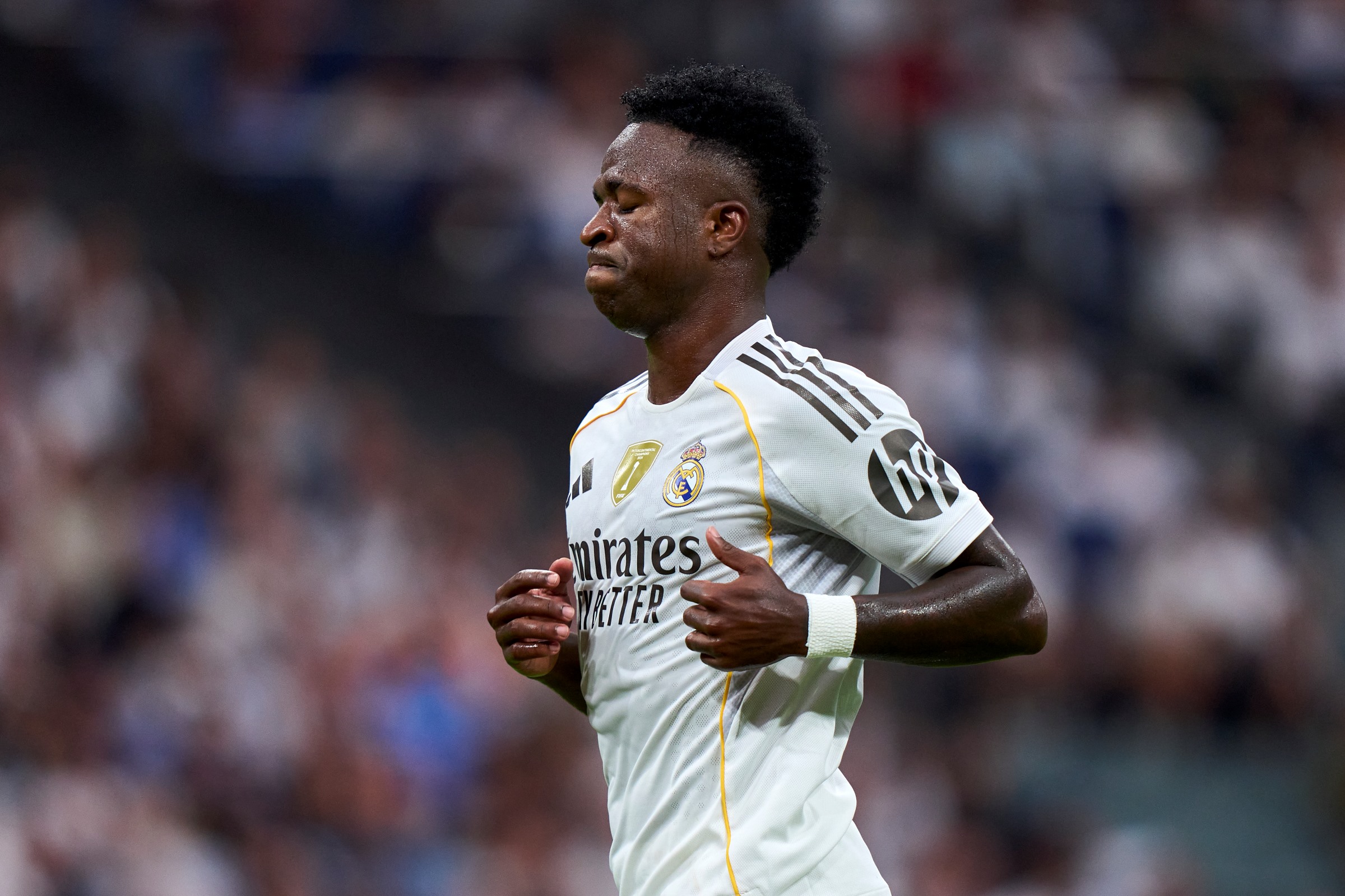 Real Madrid quer vender Vini Jr. após polêmica com Xabi, diz jornal