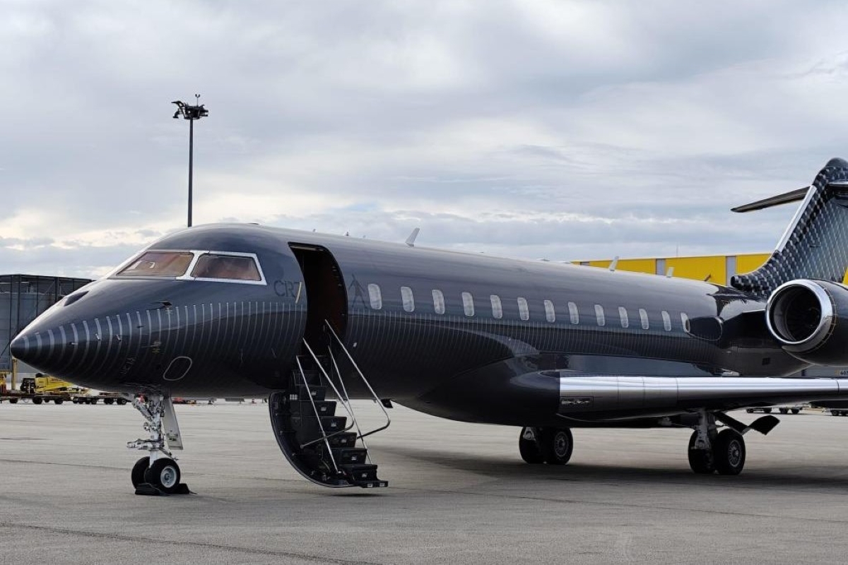 Luxo e potência: veja fotos do jato particular de Cristiano Ronaldo