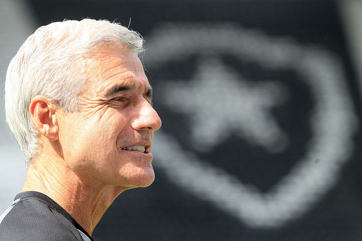 Ex-Botafogo, Luís Castro deixa o Al-Wasl após cinco meses de trabalho