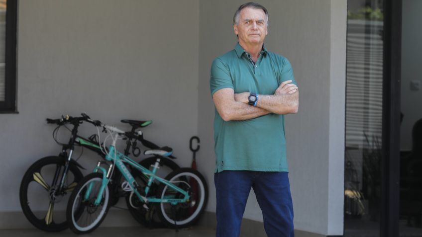 Bolsonaro pede autorização a Moraes para receber Caiado, Derrite e mais 4