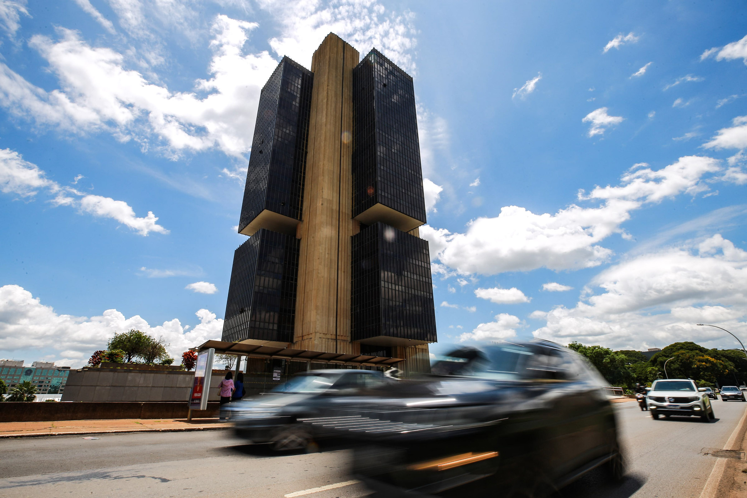 Pela terceira vez seguida, BC mantém taxa Selic em 15% ao ano