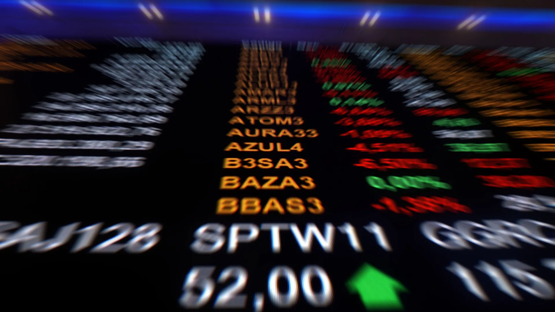 Bolsa dispara e supera 153 mil pontos com apoio de Vale e Petrobras; Copom segue no radar