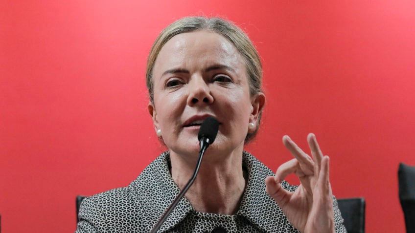 É prejudicial ao Brasil, diz Gleisi sobre manutenção da taxa Selic