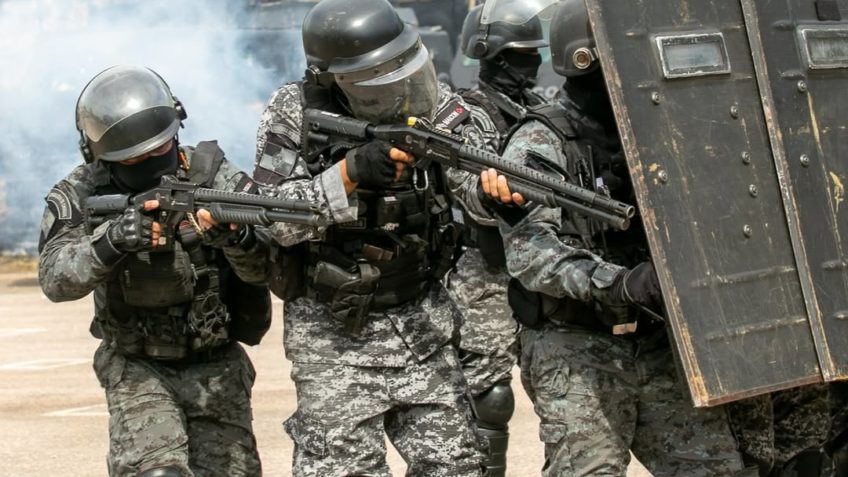 Negros têm risco 4,5 vezes maior de morrer em ações policiais no Rio