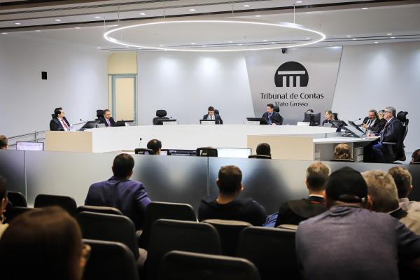 Com equilíbrio fiscal e superávits orçamentários, contas de mais quatro municípios recebem parecer favorávell