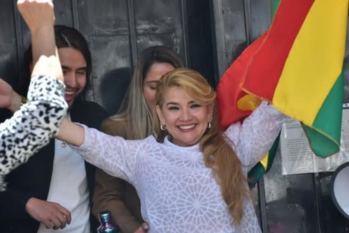 Ex-presidente da Bolívia deixa prisão após 4 anos