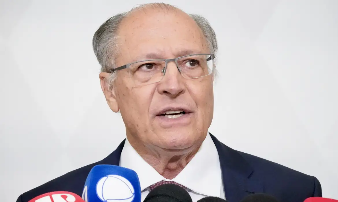 Alckmin diz esperar queda dos juros na próxima reunião do Copom