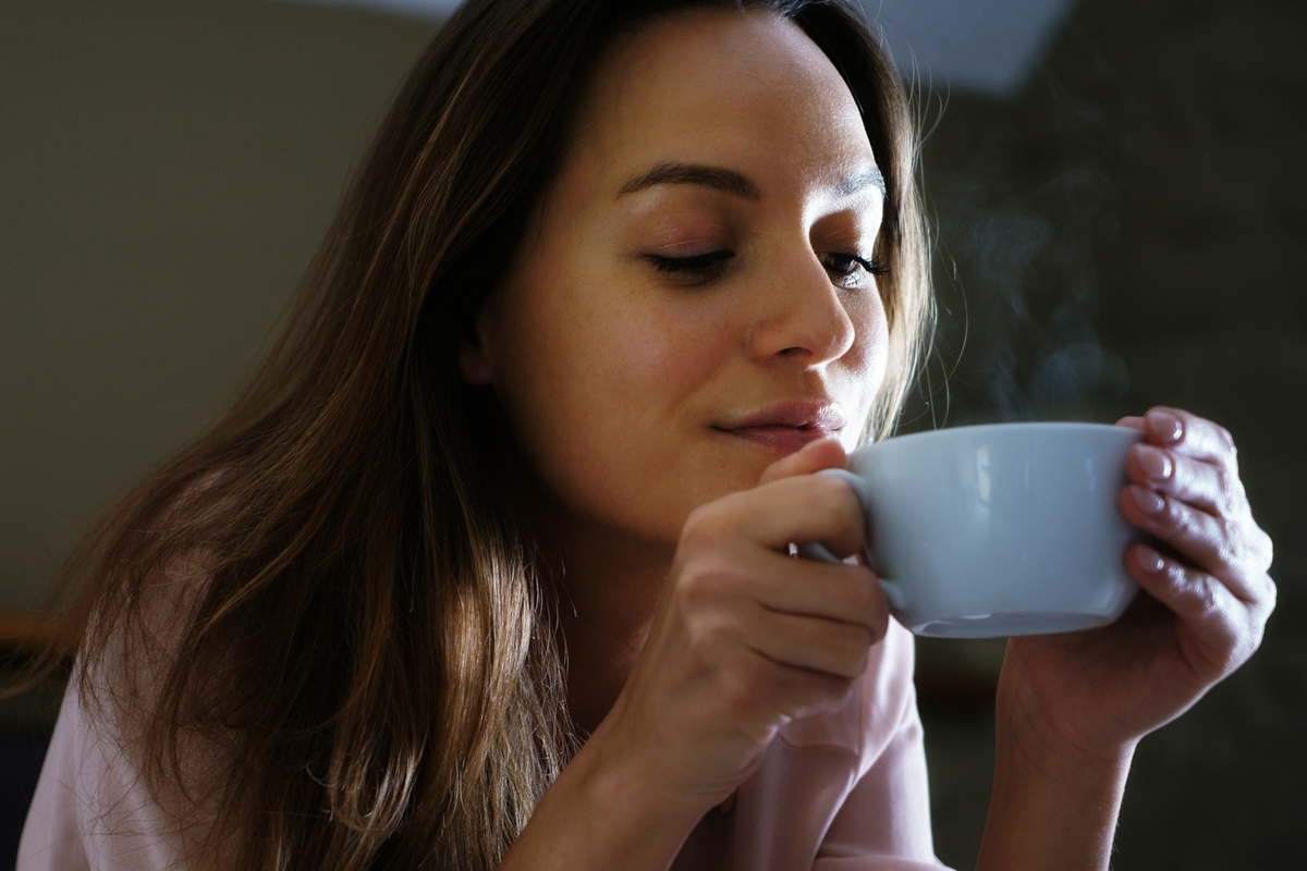 Chá anti-inflamatório de erva famosa ajuda a nivelar açúcar no sangue