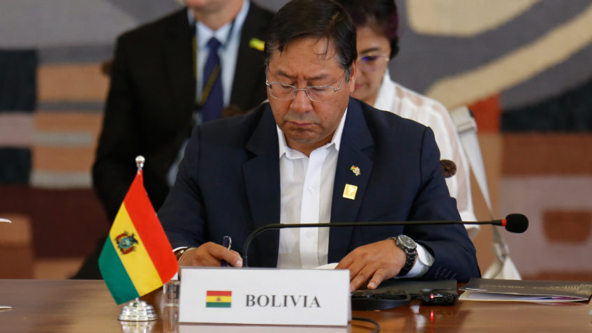 Luis Arce é expulso de partido dias antes de deixar a presidência