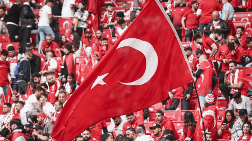 Turquia: justiça prende 18 por esquema de apostas no futebol