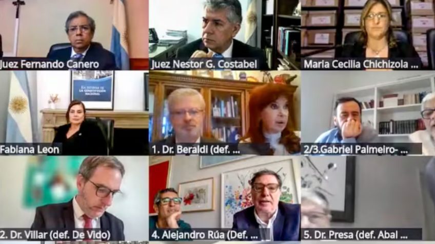 Bronca a Kirchner marca início de julgamento por corrupção