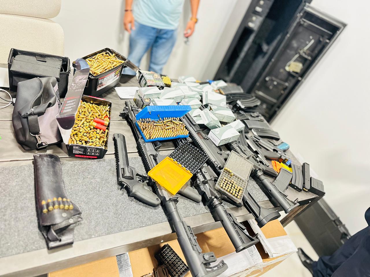 Polícia Civil apreende oito armas e quase 3 mil munições de investigado por violência doméstica