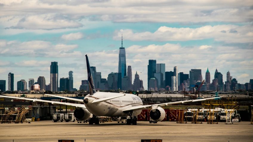 Shutdown nos EUA cancela mais de 850 voos e afeta operações aéreas