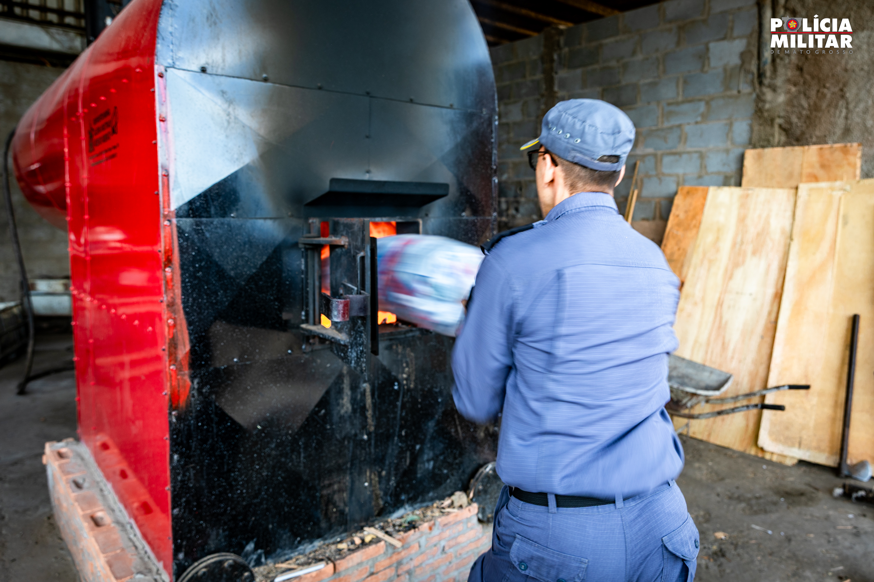 Polícia Militar realiza primeira incineração de drogas apreendidas por Termo Circunstanciado de Ocorrência