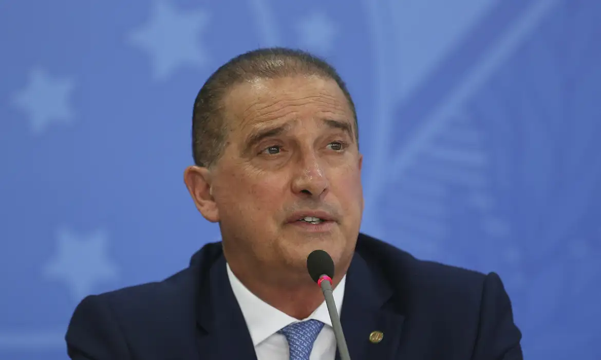 Problemas com descontos eram recorrentes, diz ministro de Bolsonaro