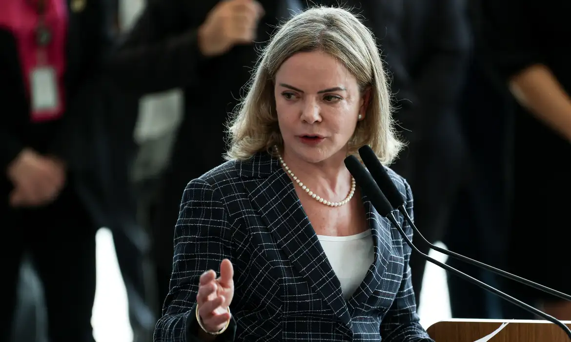 Derrite como relator do PL Antifacção contamina debate, diz Gleisi   