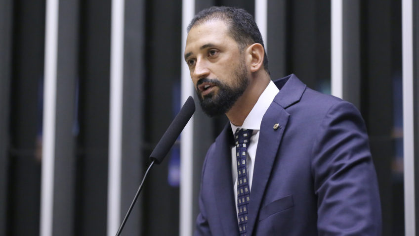 Comissão aprova mudança no tempo para recontratações públicas