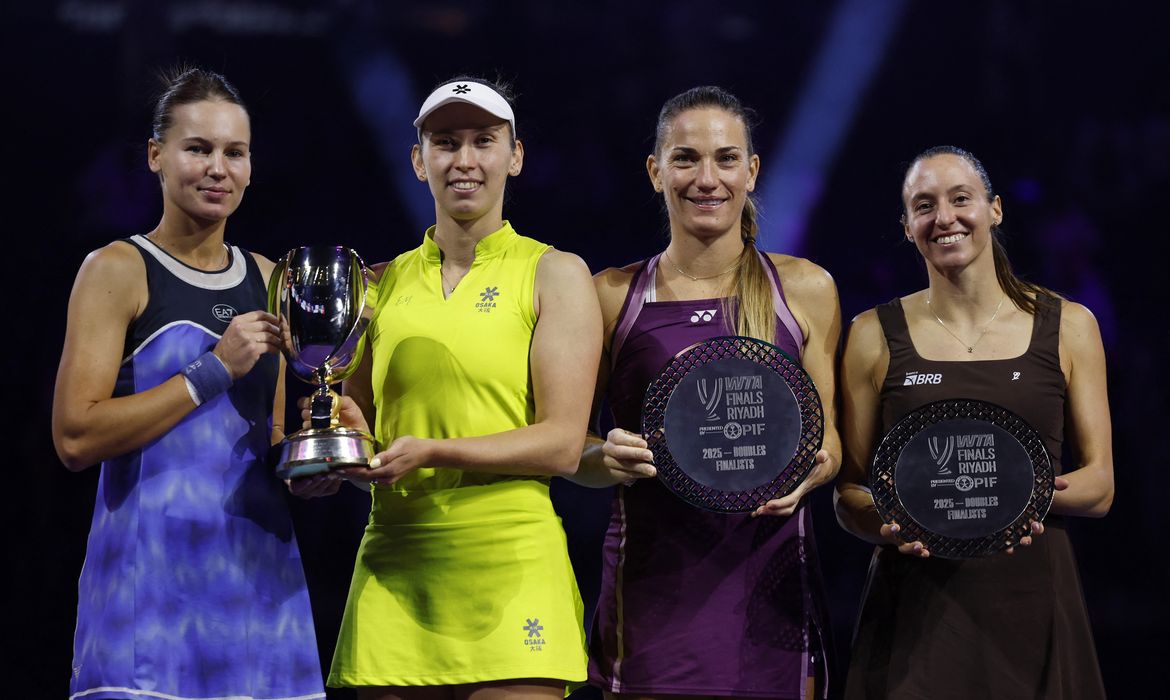 Stefani e Babos perdem na decisão e ficam com o vice no WTA Finals