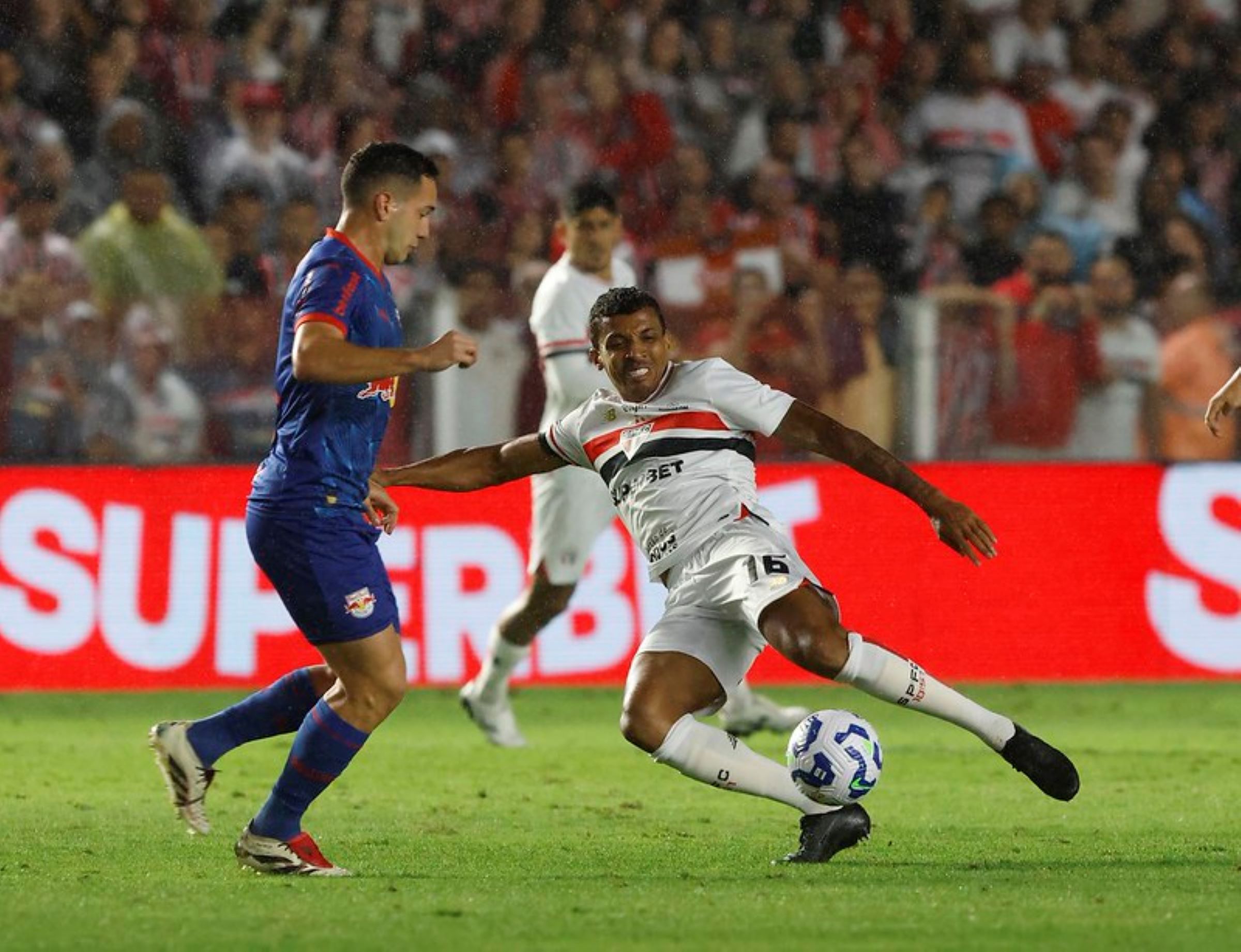 Bragantino vence São Paulo na Vila Belmiro e se distancia do Z-4