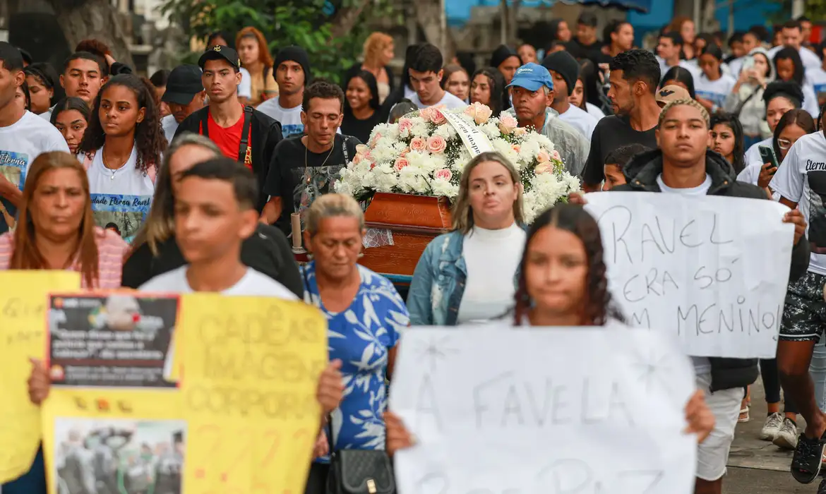 Lista de mortos em operação no RJ evidencia letalidade de jovens