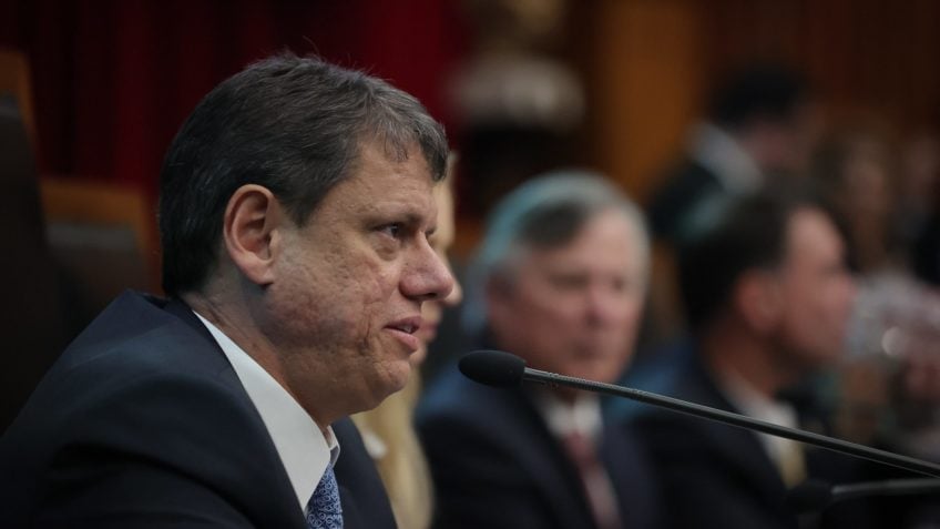 Gratidão a Bolsonaro não vai prescrever nunca, diz Tarcísio