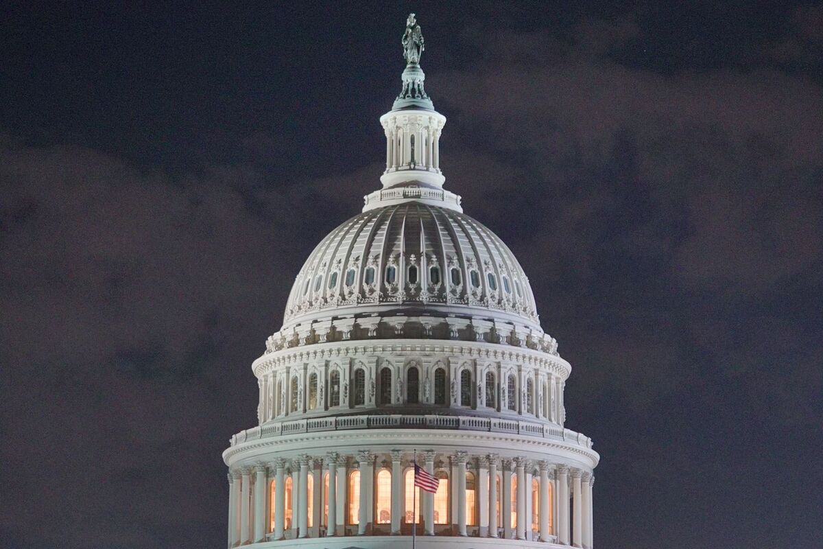 Senado dos EUA avança em acordo para possível fim do shutdown