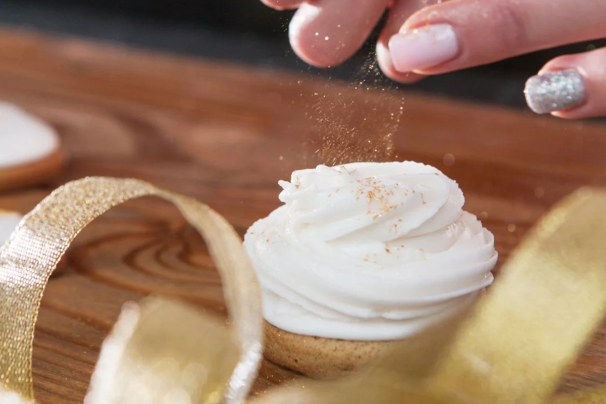 Anvisa suspende 4 marcas de glitters usados em doces. Veja a lista