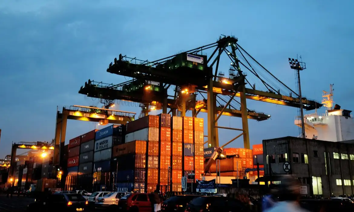 Fazenda reduz para 2,2% projeção de crescimento do PIB em 2025